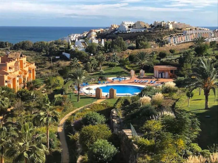 Penthouse Paradiso: 2Br Oasis In Casares Del Sol Ngoại thất bức ảnh