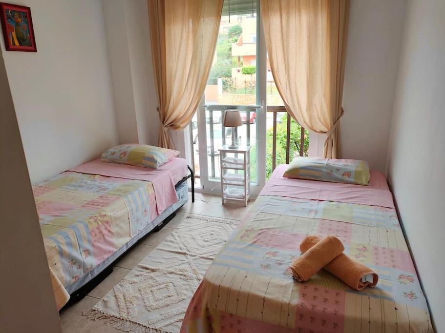 Penthouse Paradiso: 2Br Oasis In Casares Del Sol Ngoại thất bức ảnh
