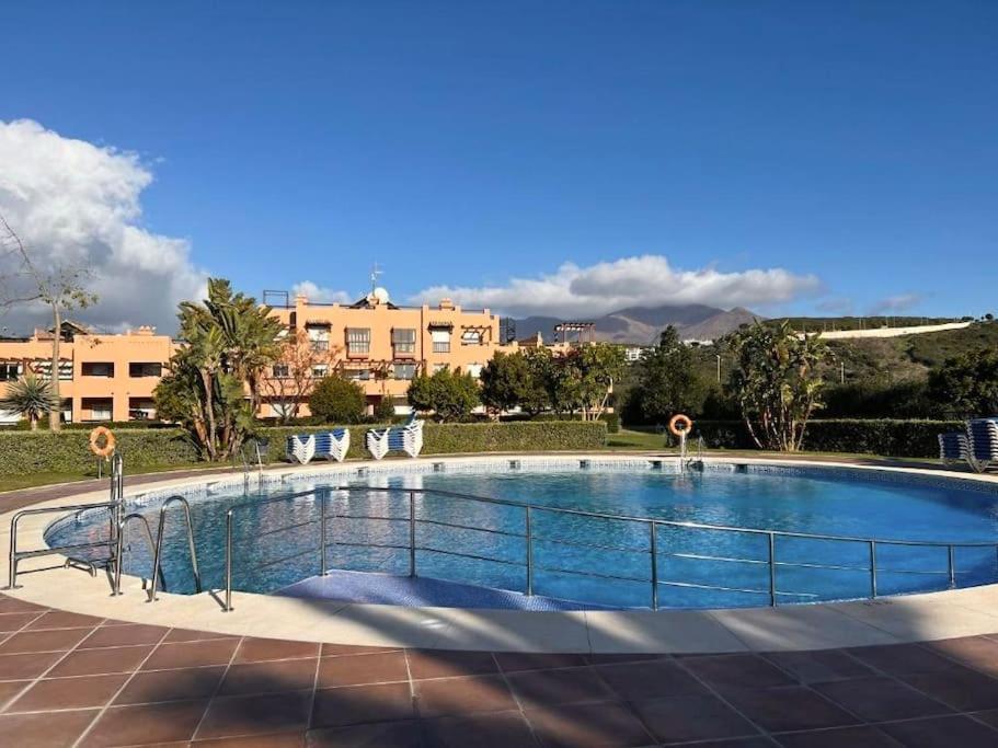 Penthouse Paradiso: 2Br Oasis In Casares Del Sol Ngoại thất bức ảnh