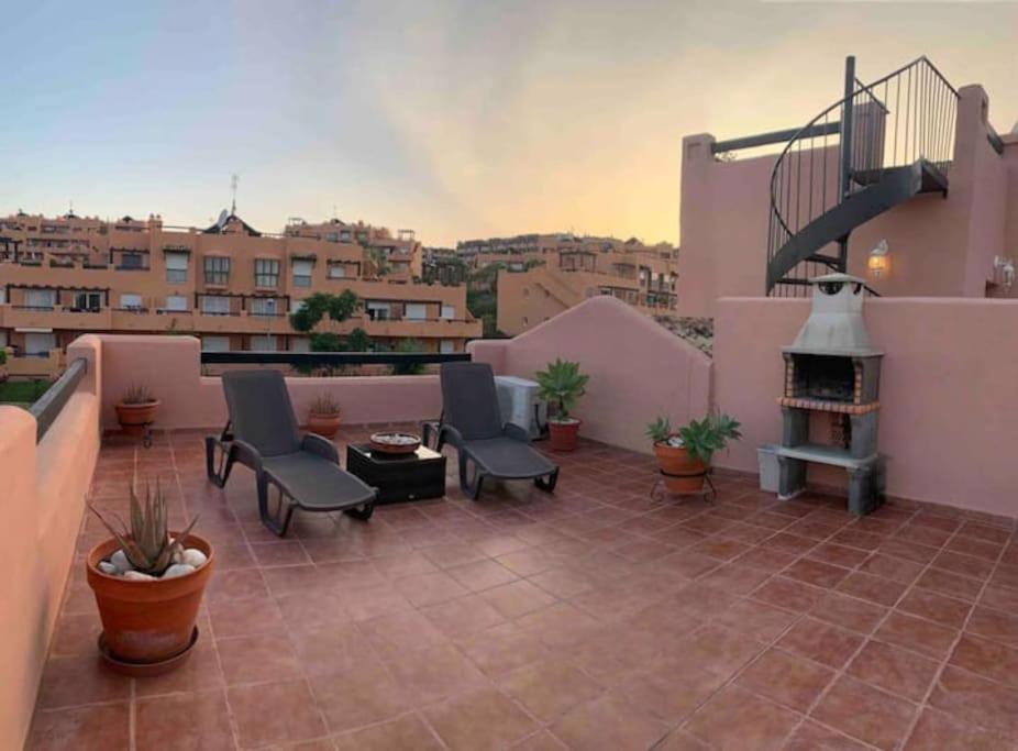 Penthouse Paradiso: 2Br Oasis In Casares Del Sol Ngoại thất bức ảnh