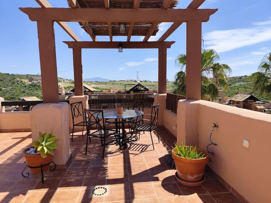 Penthouse Paradiso: 2Br Oasis In Casares Del Sol Ngoại thất bức ảnh
