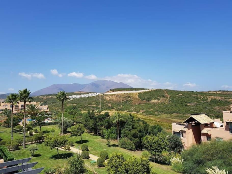 Penthouse Paradiso: 2Br Oasis In Casares Del Sol Ngoại thất bức ảnh
