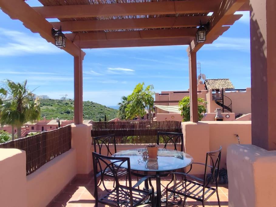 Penthouse Paradiso: 2Br Oasis In Casares Del Sol Ngoại thất bức ảnh
